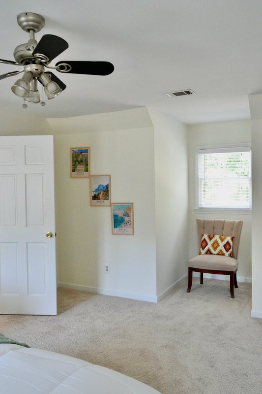Soléa Serenity, the reading corner with framed prints and an upholstered chair.